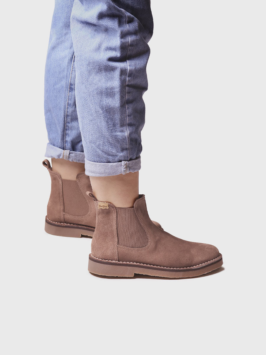 Women's suede ankle boots with elastic side panels | ISA-SY