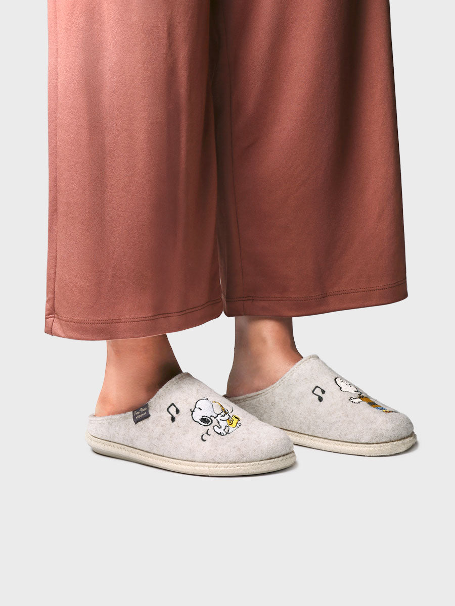Snoopy women's felt clog-style slippers | SNOOPY