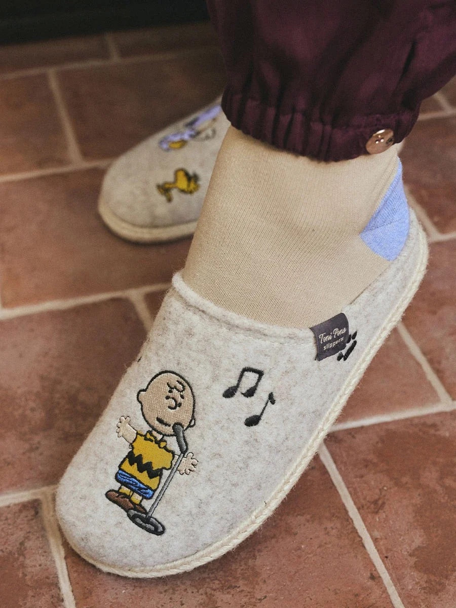 Snoopy women's felt clog-style slippers | SNOOPY