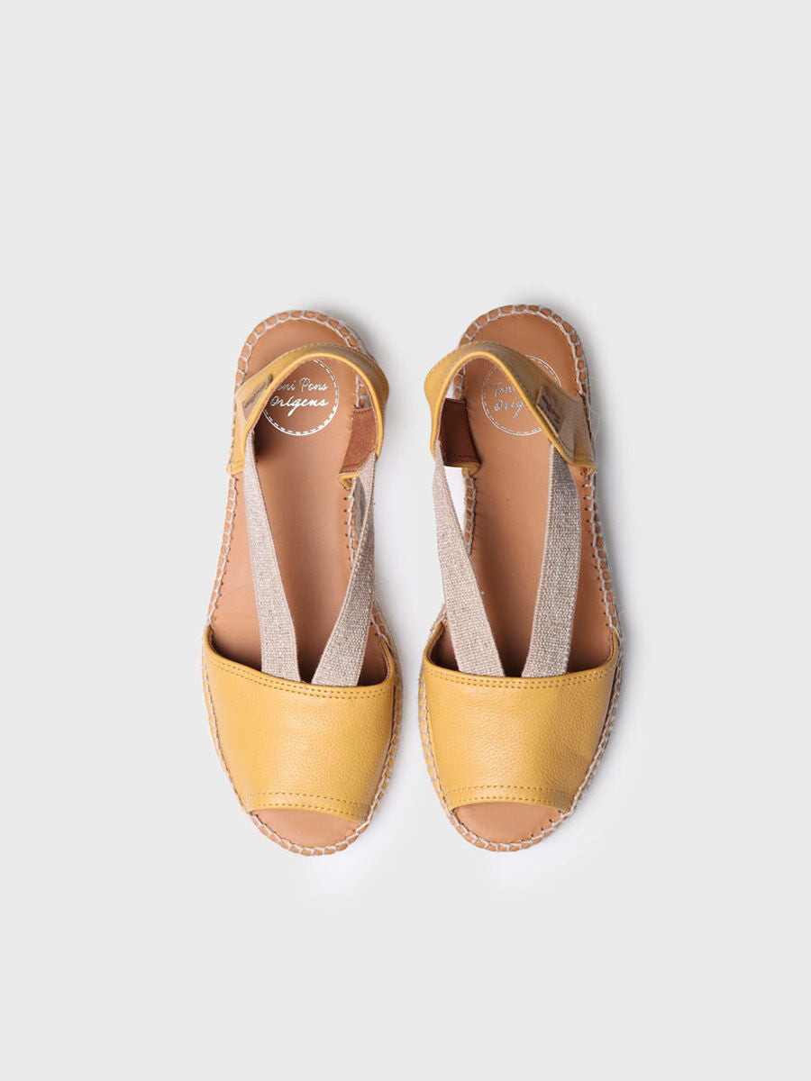 Flat leather sandal with elastics - ETNA-OCRE