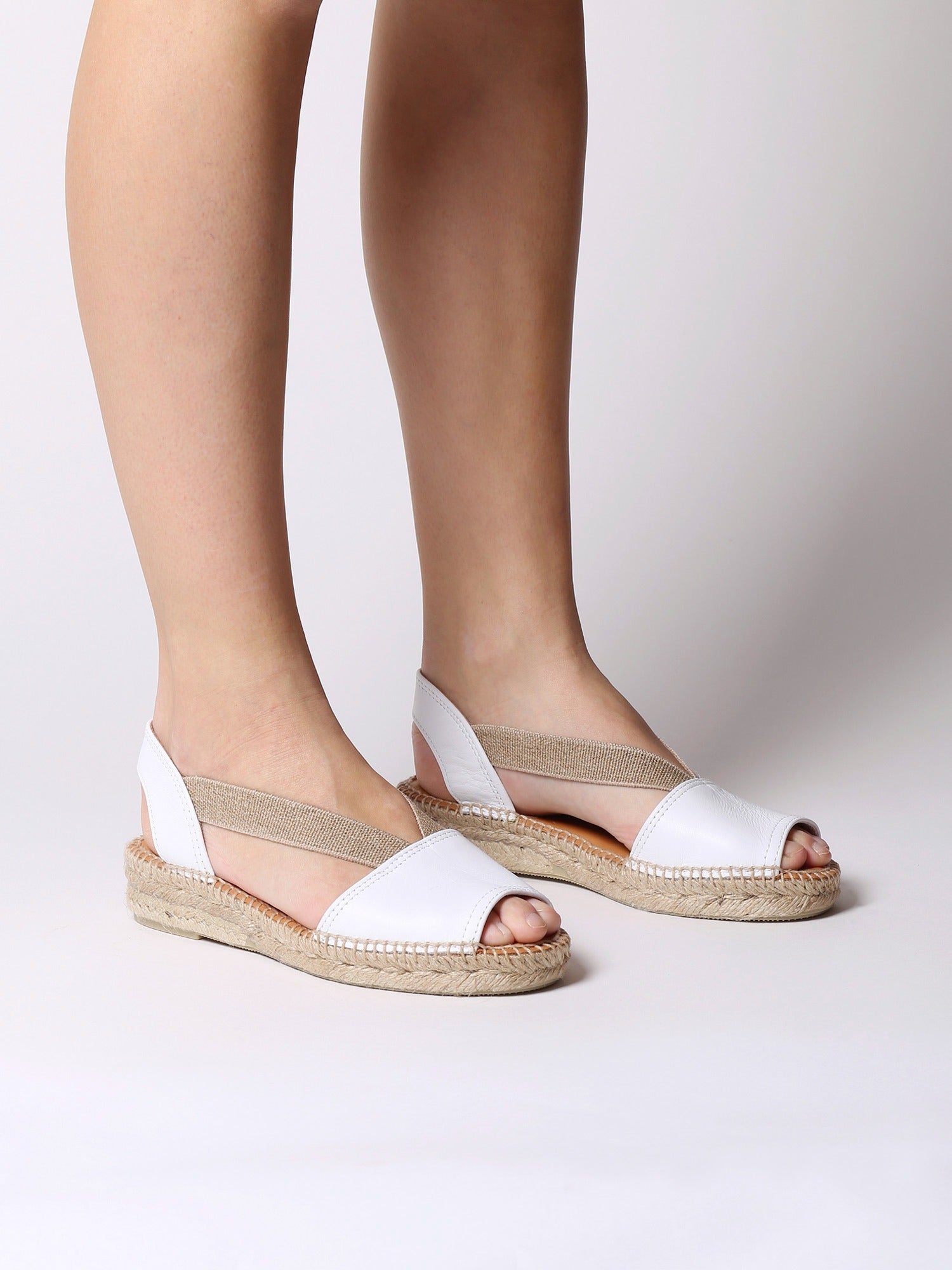 Flat leather sandal with elastics - ETNA