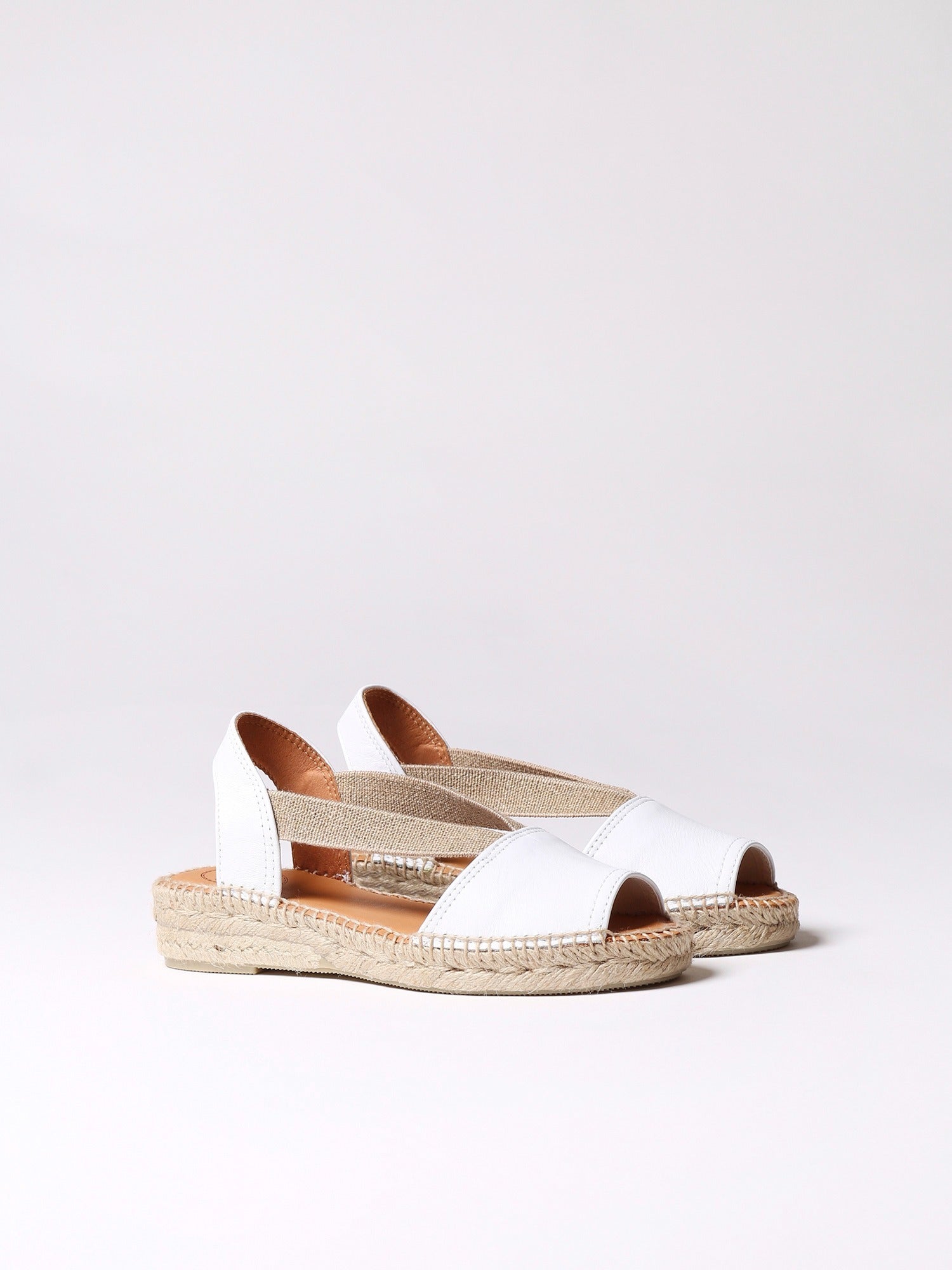 Flat leather sandal with elastics - ETNA