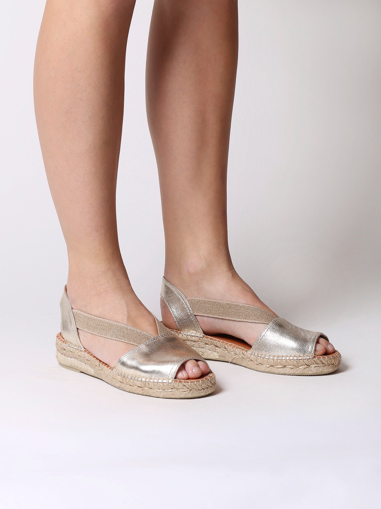 Flat leather sandal with elastics - ETNA