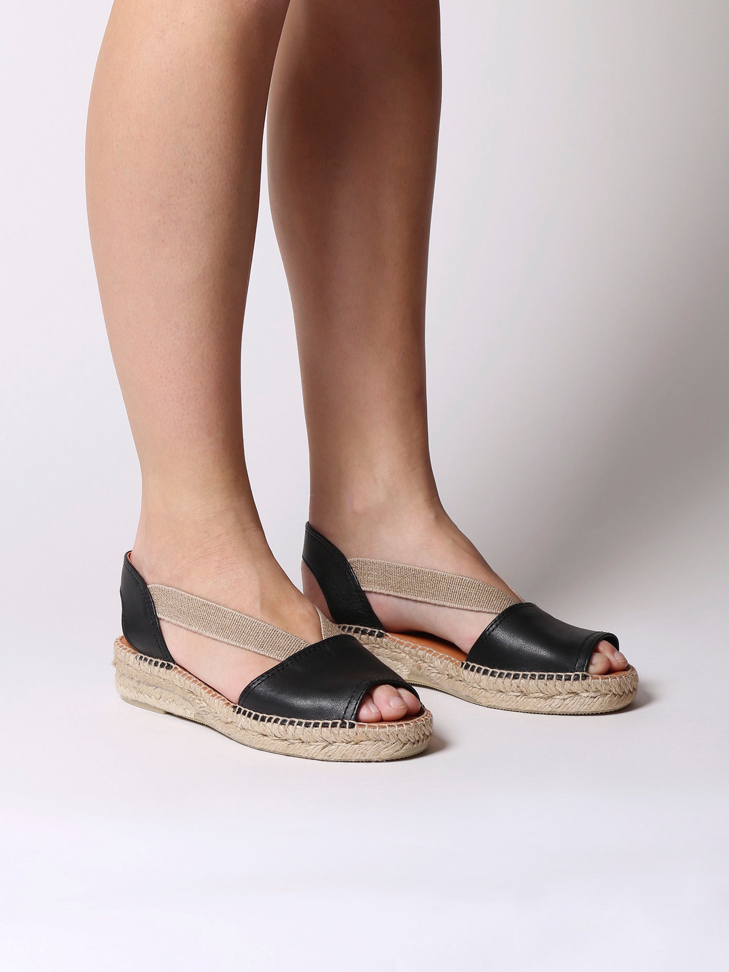 Flat leather sandal with elastics - ETNA