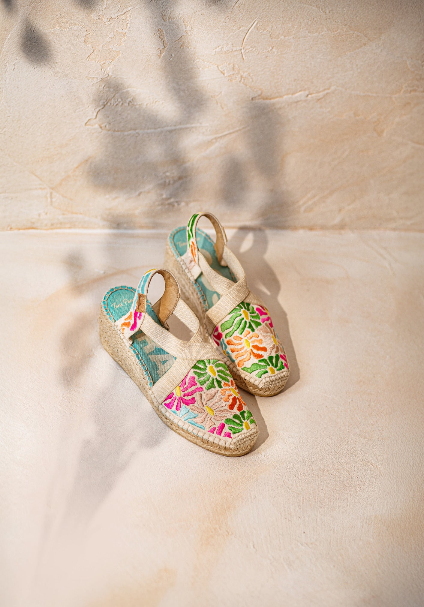 Women's wedge espadrille with multicolored embroidery | MONTJOI