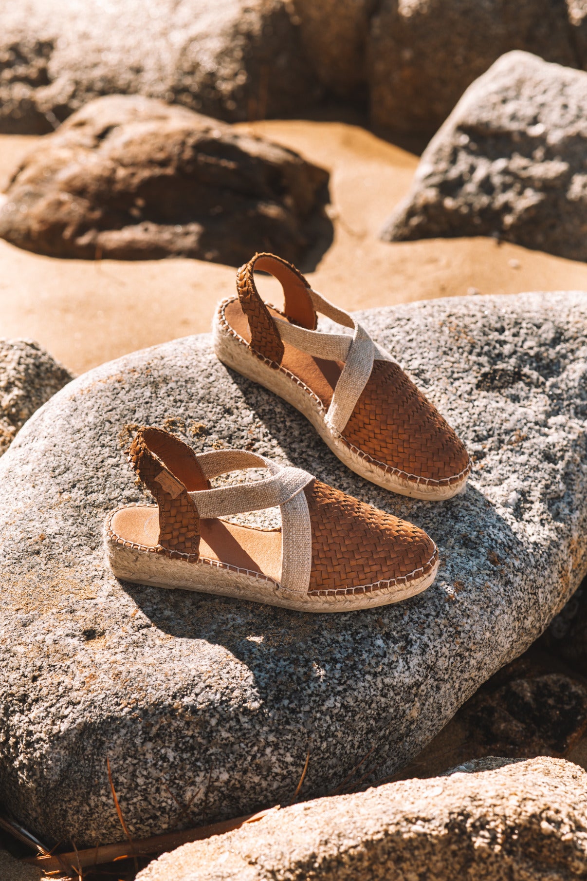 Women's closed espadrille in braided leather with wedge heel | SIRACUSA
