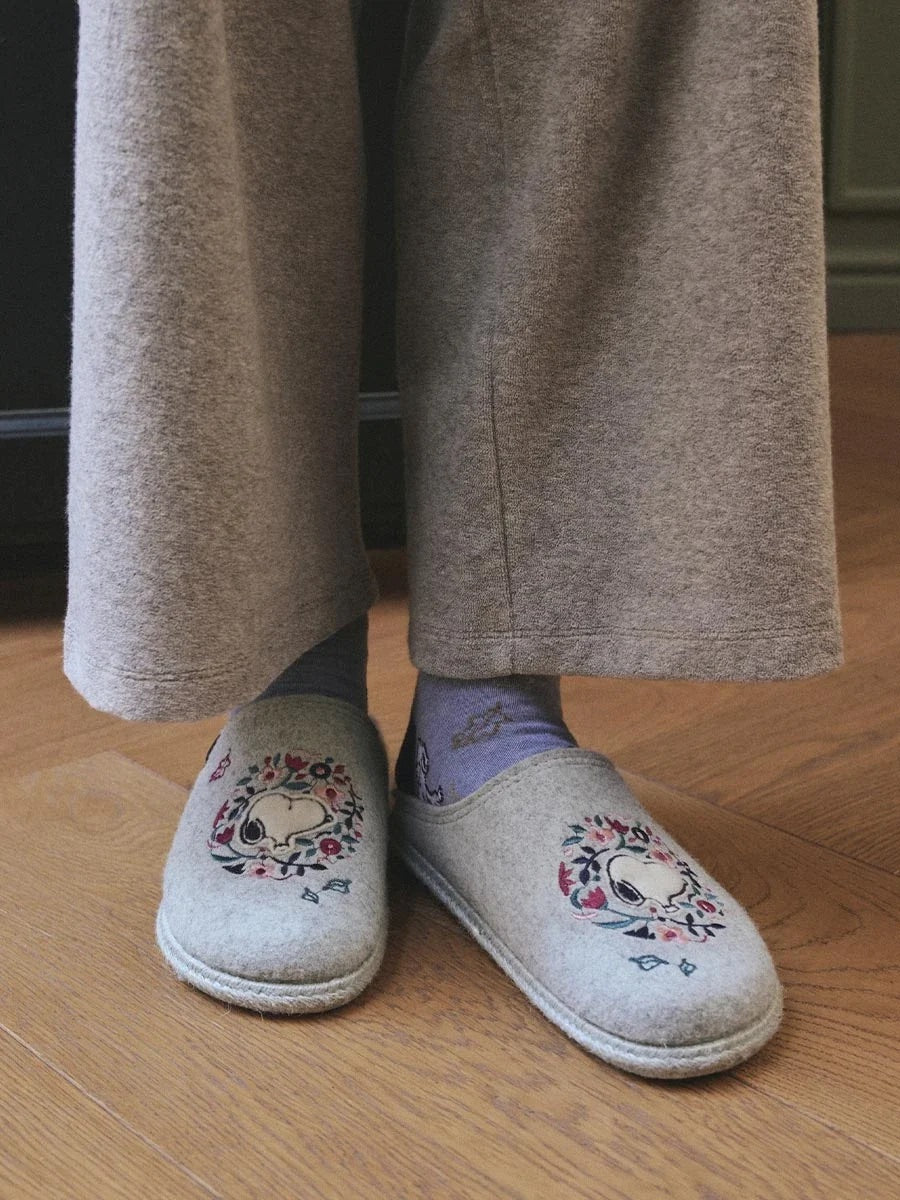 Snoopy women's felt clog-style slippers | SNOOPY