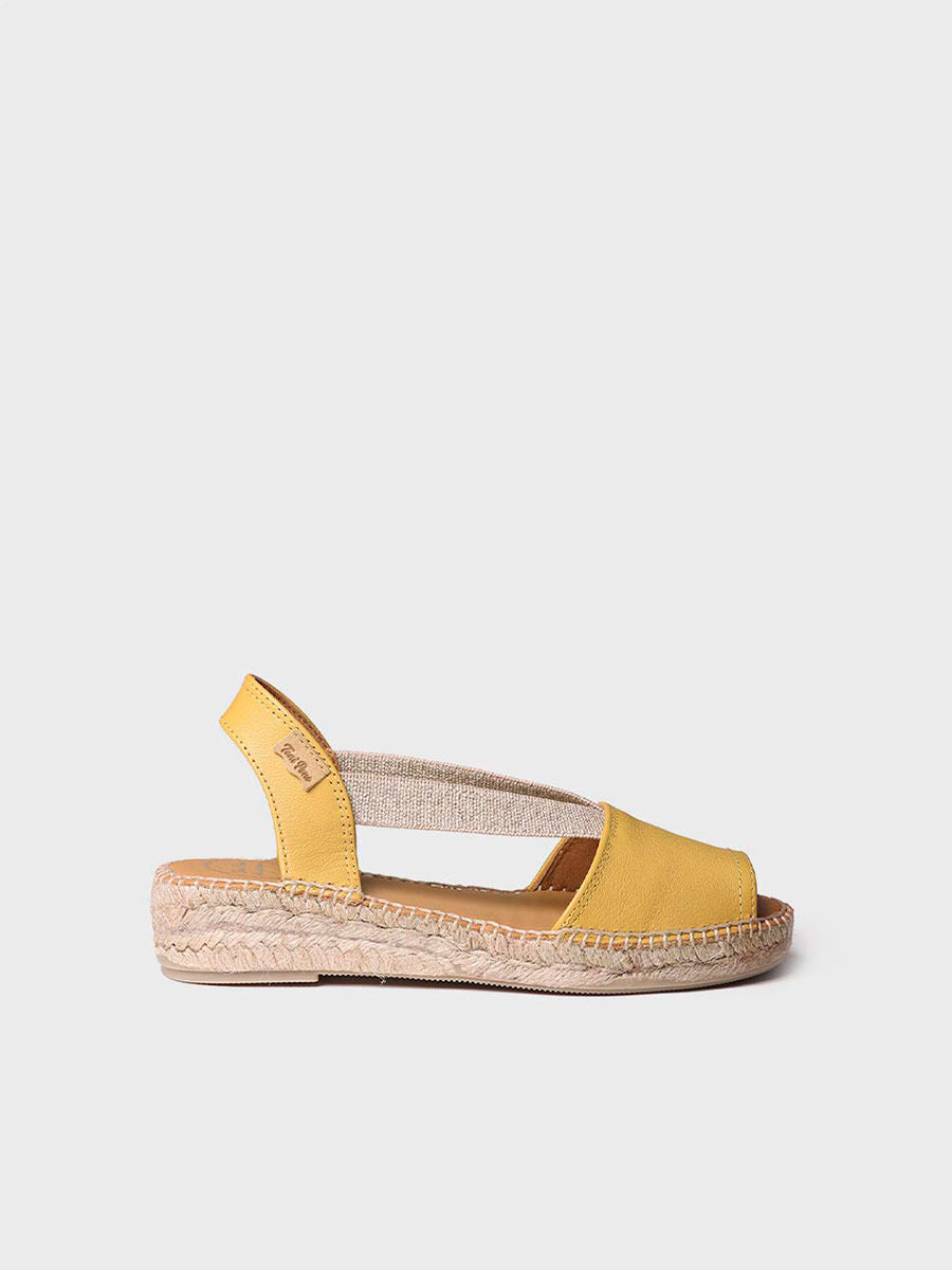 Flat leather sandal with elastics - ETNA-OCRE